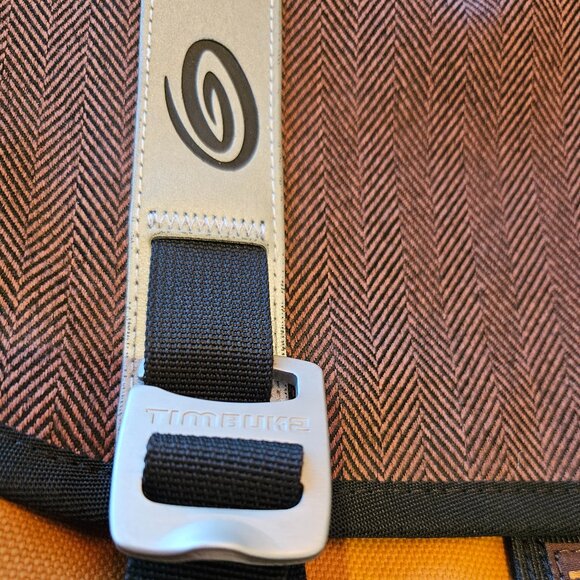 SALE! TIMBUk2 Classic Messenger/LaptopBag - Picture 3 of 10